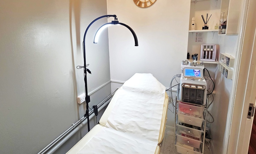 Image 1: Unlock Your Best Skin with a 30 or 60-Minute Hydrofacial