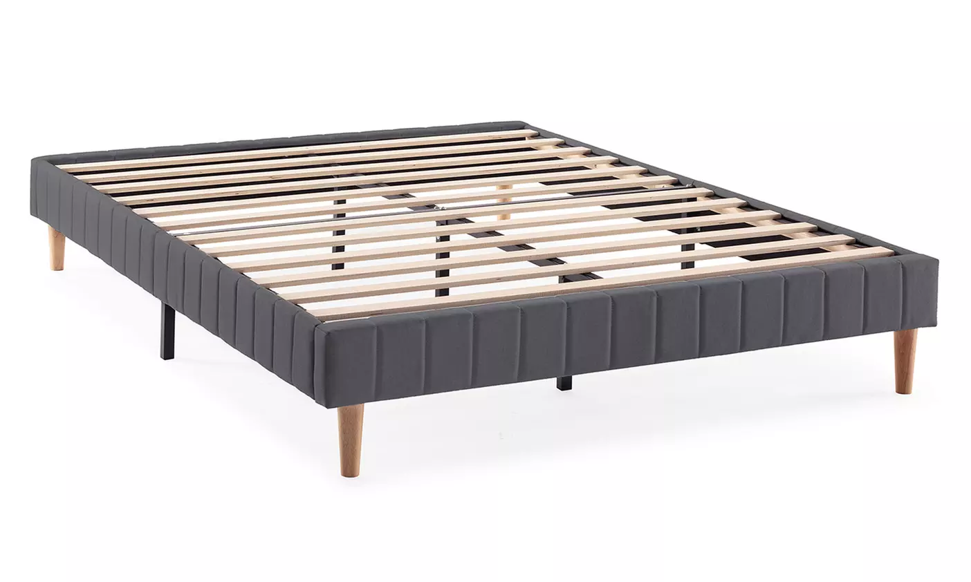 Gepolstertes Bettgestell „Eris“ mit Lattenrost