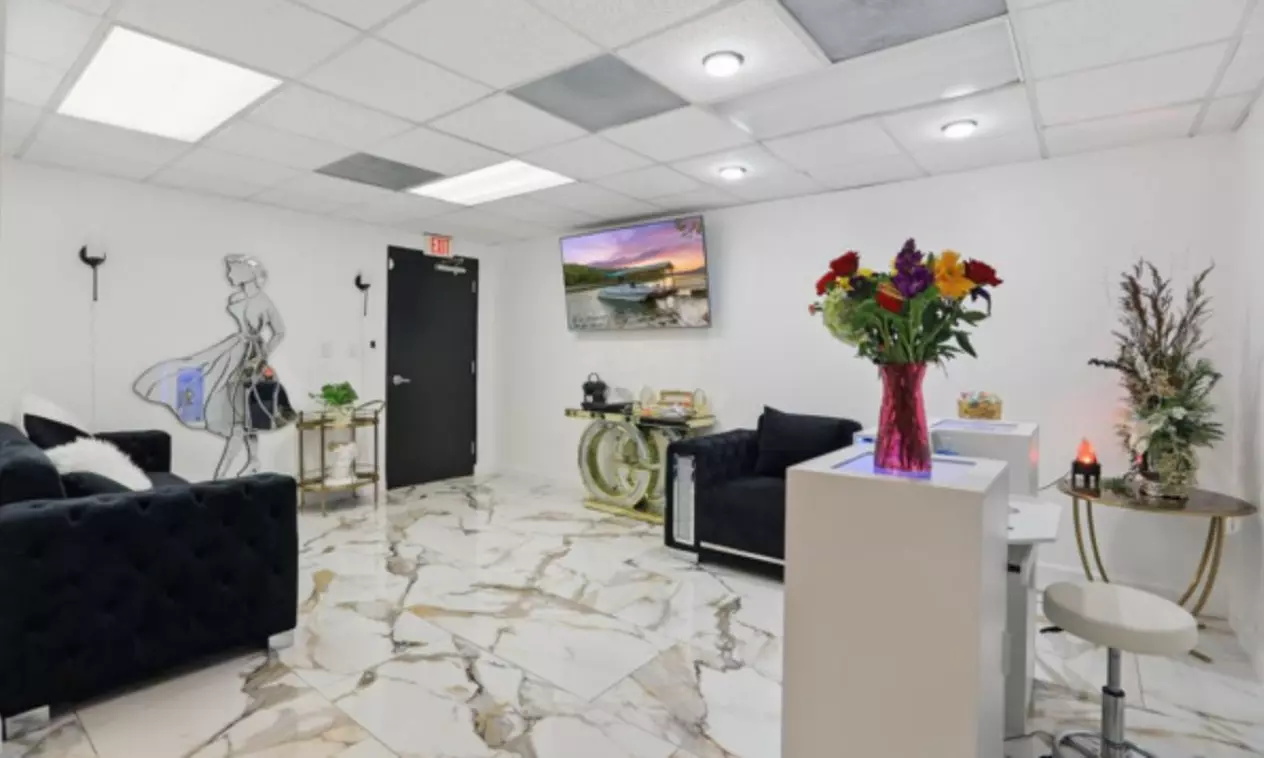 Mother's Day Special - 60-min Swedish Massage with Hot Stones & More
