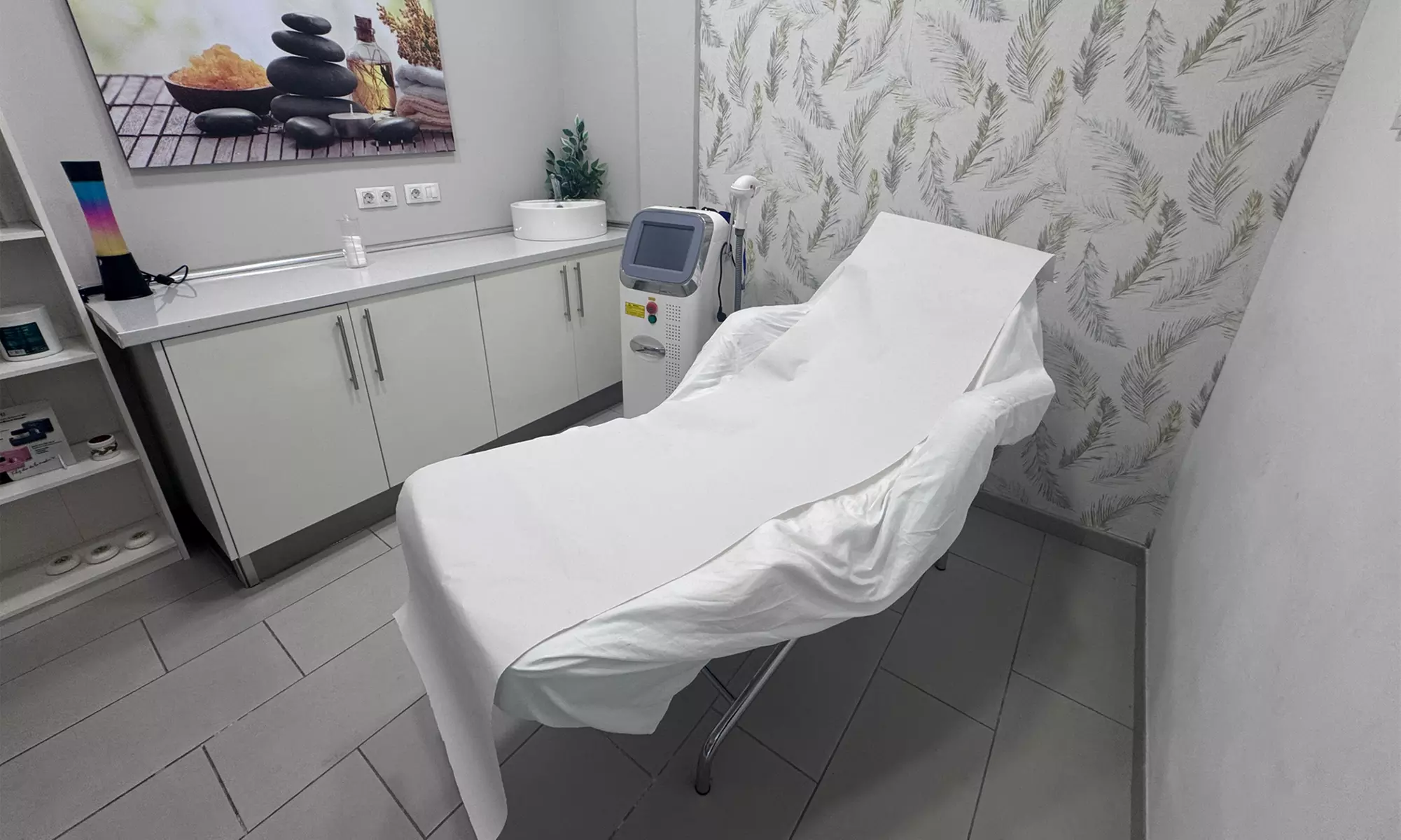 1, 3 o 5 sesiones de depilación unisex con láser diodo en zona a elegir para 1 persona, ahorra hasta un 75% - Image 2