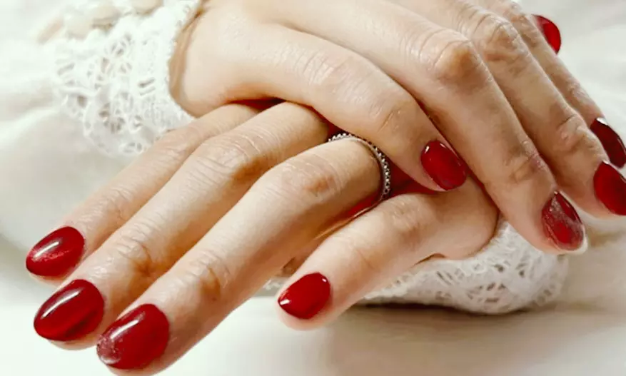 Beauté des mains ou pieds : vernis semi-permanent ou pose américaine