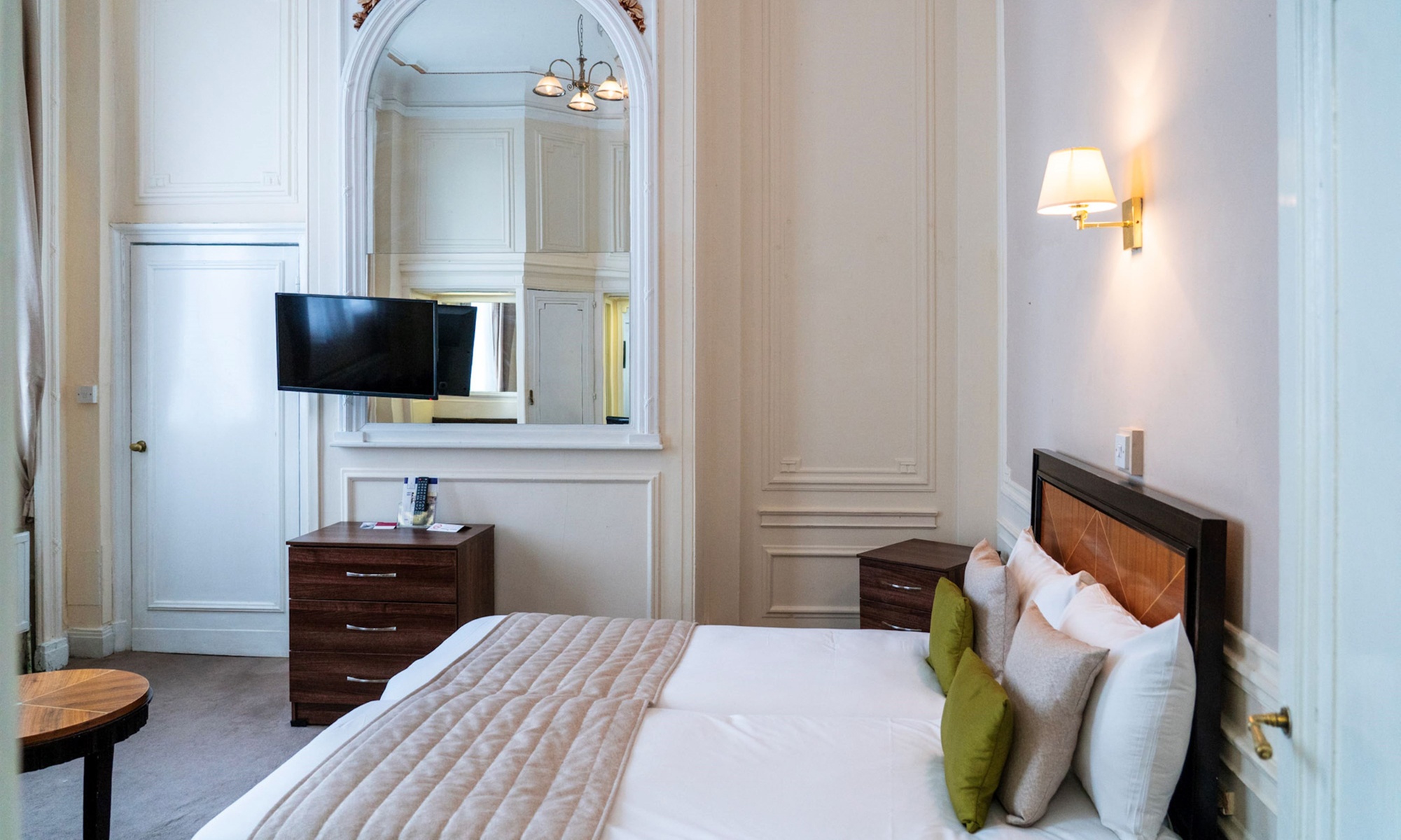 Liverpool: Standard Double or Twin Room with Breakfast