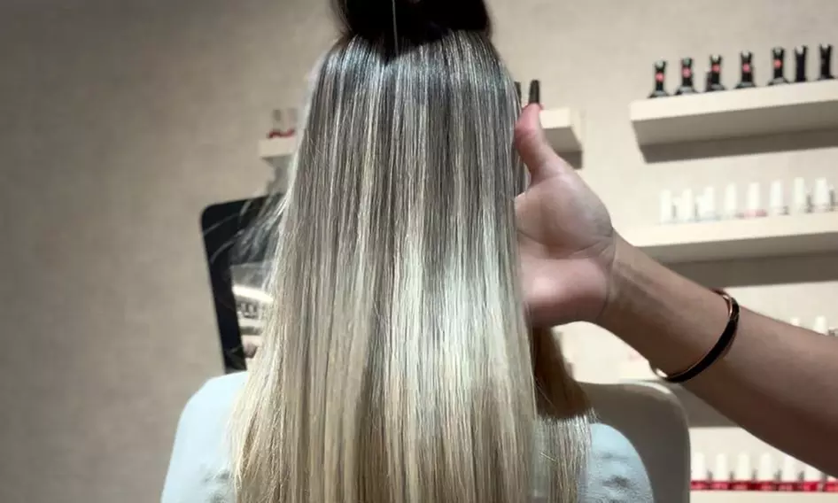 Peluquería con lavado, mascarilla, corte, brushing y opción a tinte