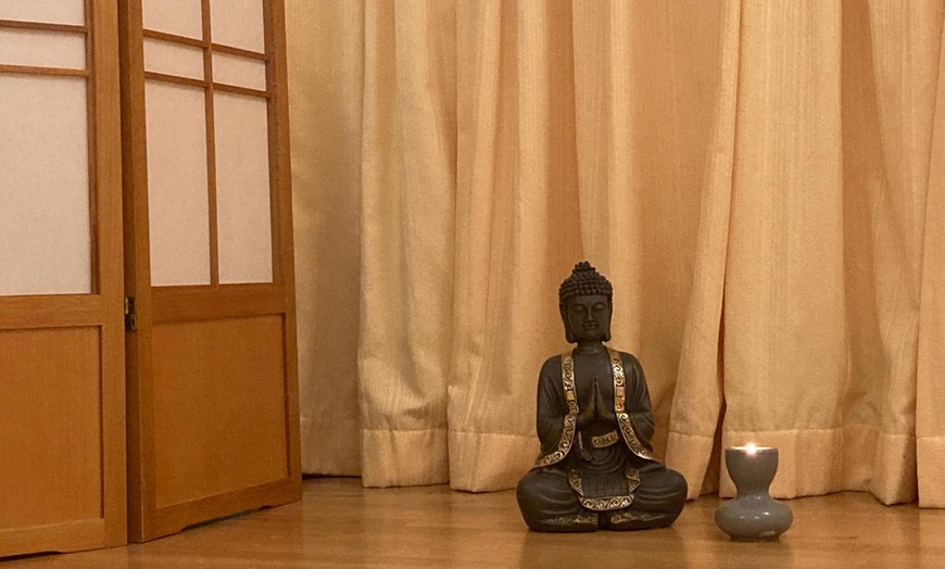 Image 4: Harmonie für Körper und Seele: Reiki Anwendung