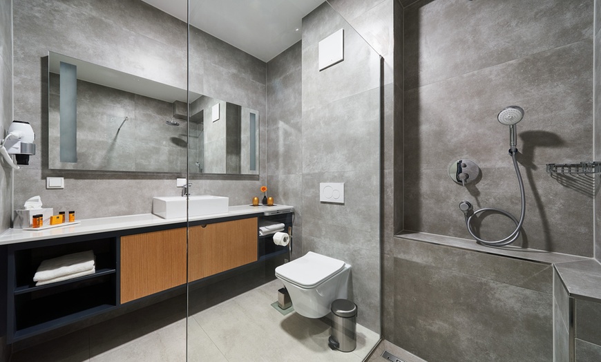 Image 5: Mainz: 4* WENS Hotel inkl. Tageskarte Bade- & Saunawelt Rheinwelle