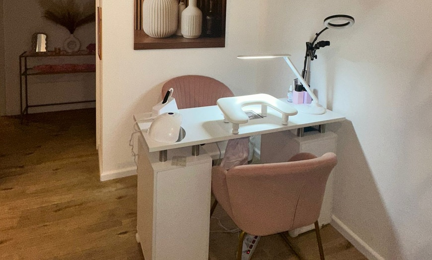 Image 3: Bis zu 38% Rabatt auf den Maniküre-Pediküre bei Elya Beauty