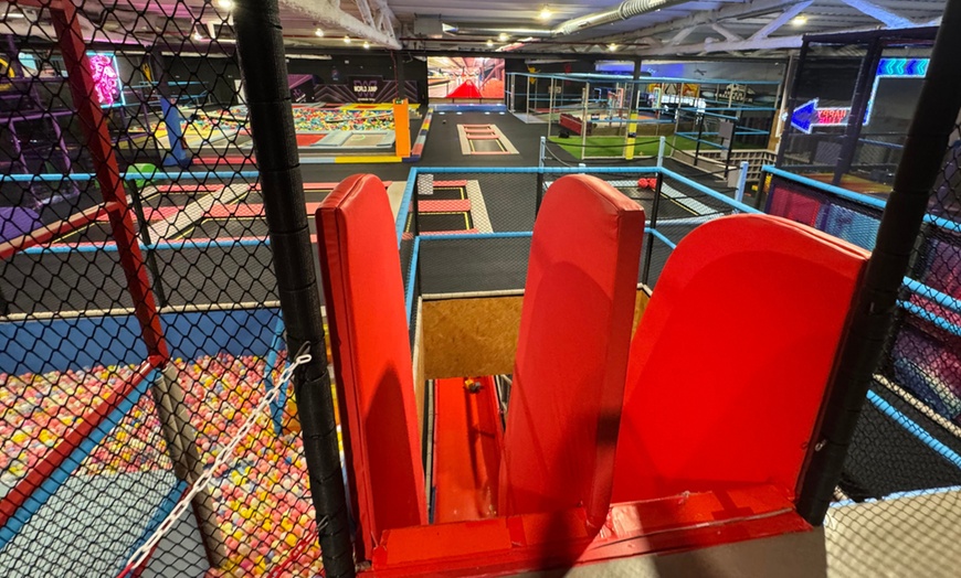 Image 9: 1 hora de saltos en parque de colchonetas World Jump para 1 persona