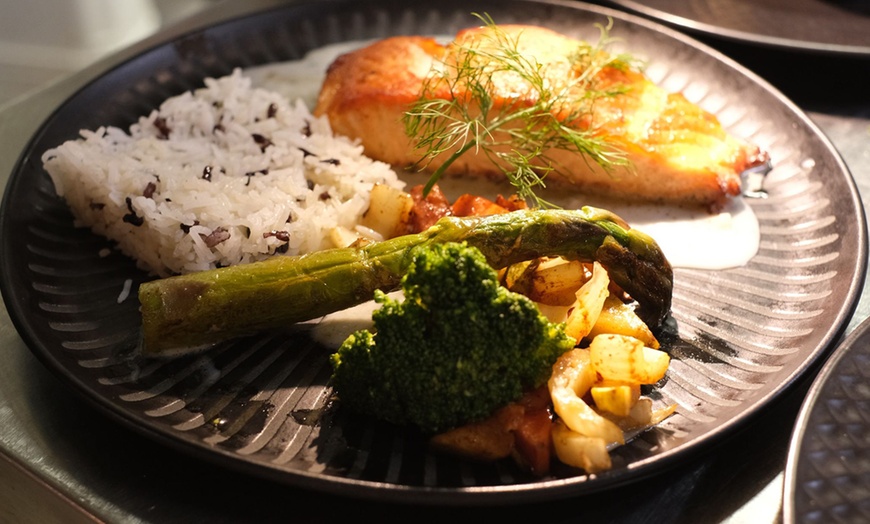Image 9: Menú "Sabores con vistas al mar" para 2 con postre y opción a vino