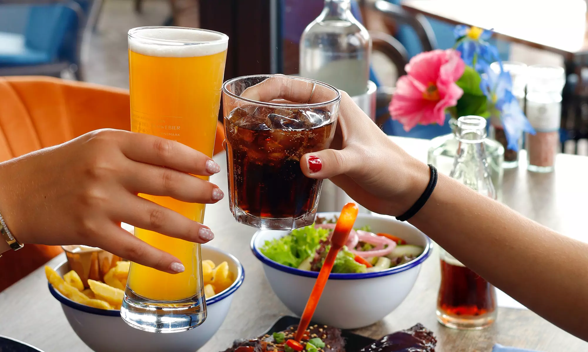 Onbeperkt spare ribs eten met uitzicht op het Gooimeer