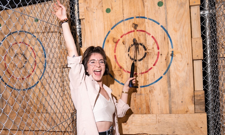 Image 4: Maniax Axe Throwing +  1 Drink - All Locations