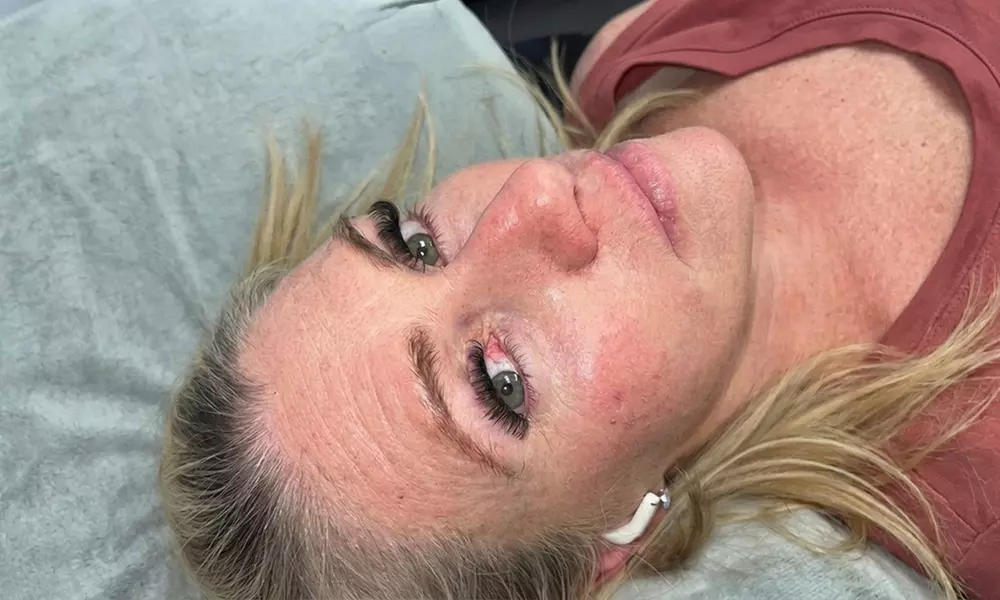 Classic, Hybrid & Volume Lash Extensions