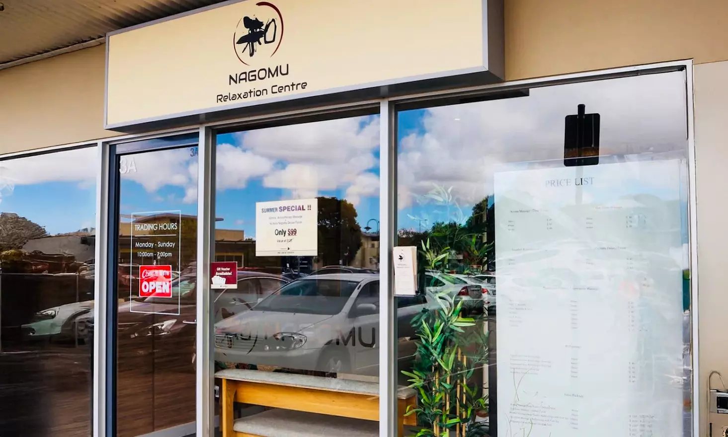 30, 60, or 75 Minutes Hydrating Aromatherapy Facial Treatments