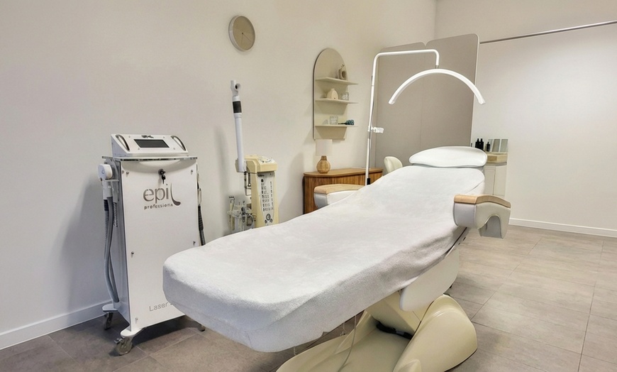 Image 3: Odkryj tajemnice pięknej skóry: mezoterapia, fotoodmładzanie i więcej