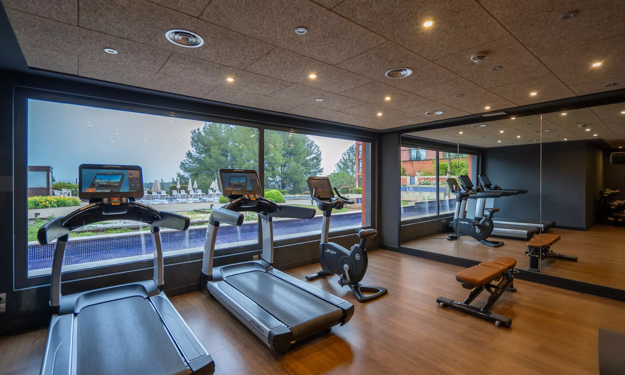 Bienestar de lujo: spa para 2 con opción a masaje y menú en resort 4*