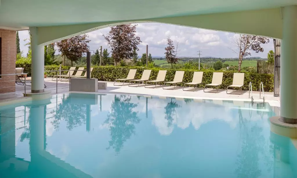 Siena 4*: camera Classic con colazione o mezza pensione, Spa e drink