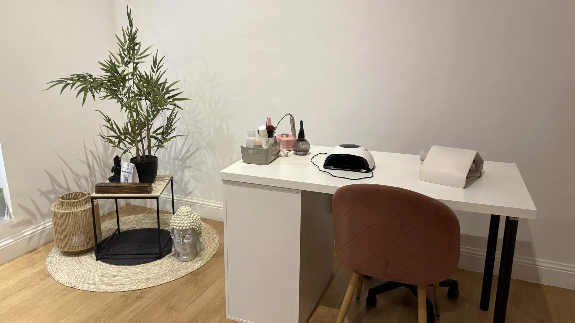 Aromaterapia y masaje facial con head spa japonés