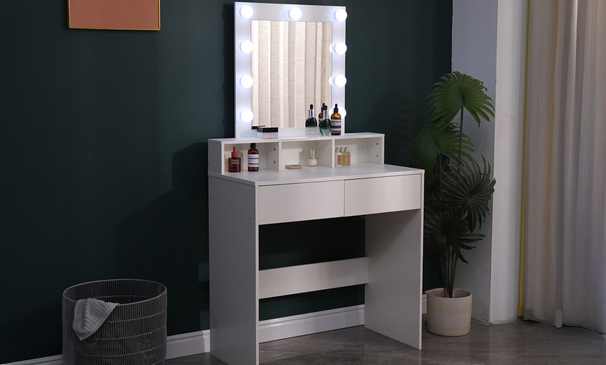 Image 6: White Hollywood Dressing Table with Lighted Mirror