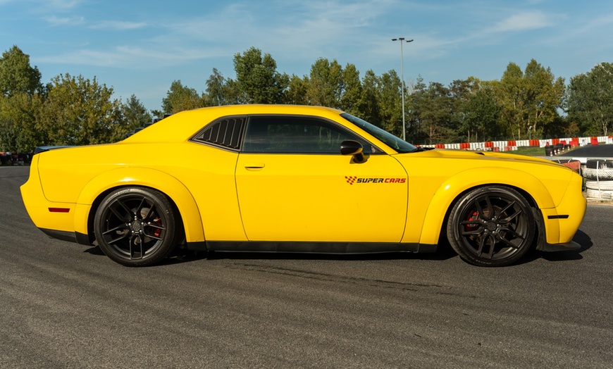 Image 9: Poczuj adrenalinę: Jazda sportowym autem po torach w całej Polsce