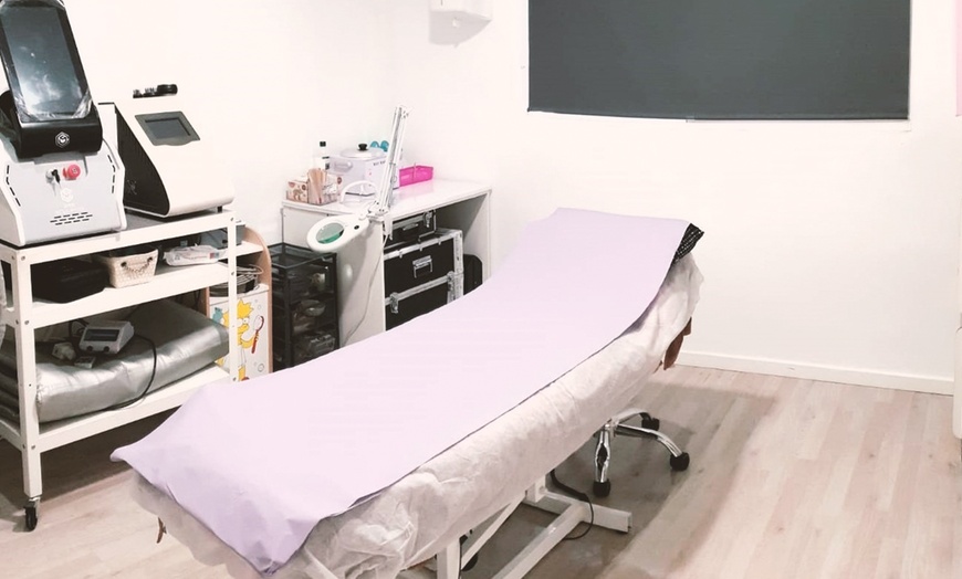 Image 6: 1 o 2 sesiones de peeling rejuvenecedor de vitamina C 