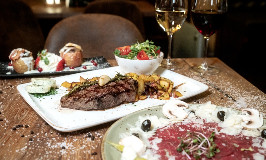 Image 2: Grillteller Royal & Dessert nach Wahl im Steak Royal für 2-4 Personen