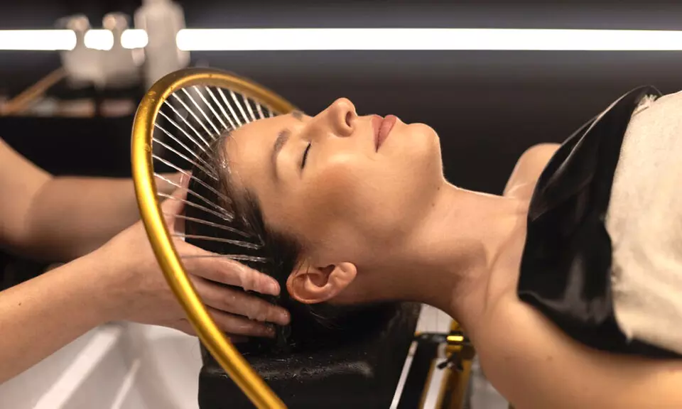 Experiencia de head spa de 45 o 60 minutos con bebida de cortesía