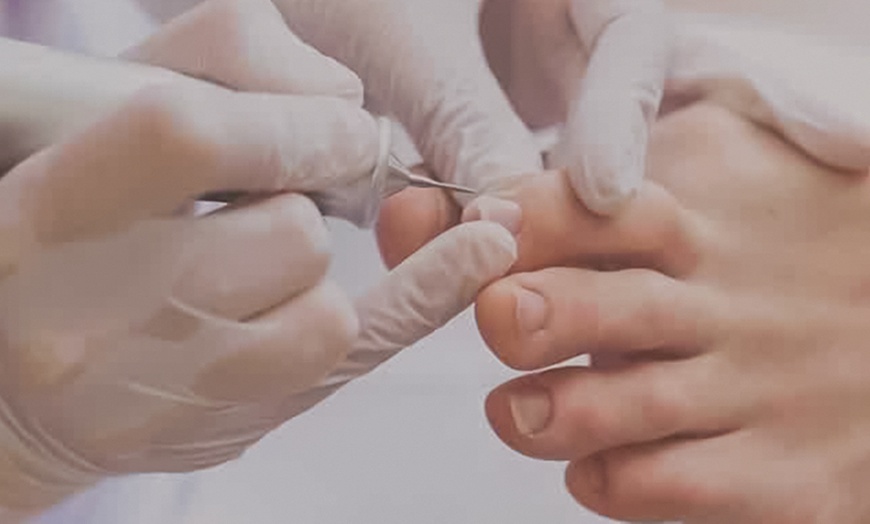 Image 1: Verwen je voeten met een luxe spa pedicure vol rust en verzorging