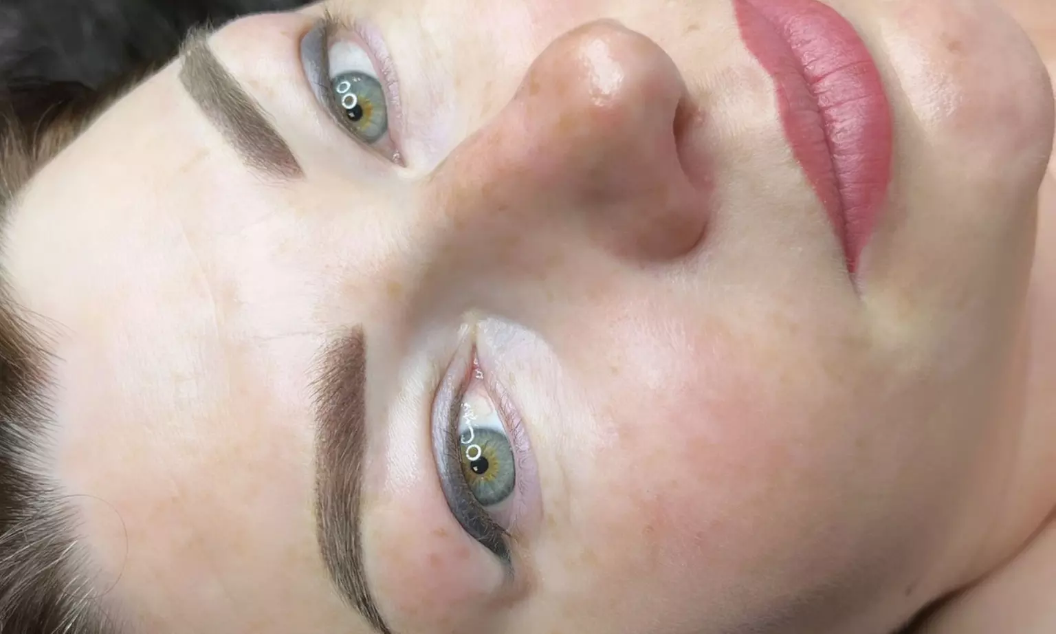 Makijaż permanentny: usta, brwi lub kreski na powiekach do wyboru