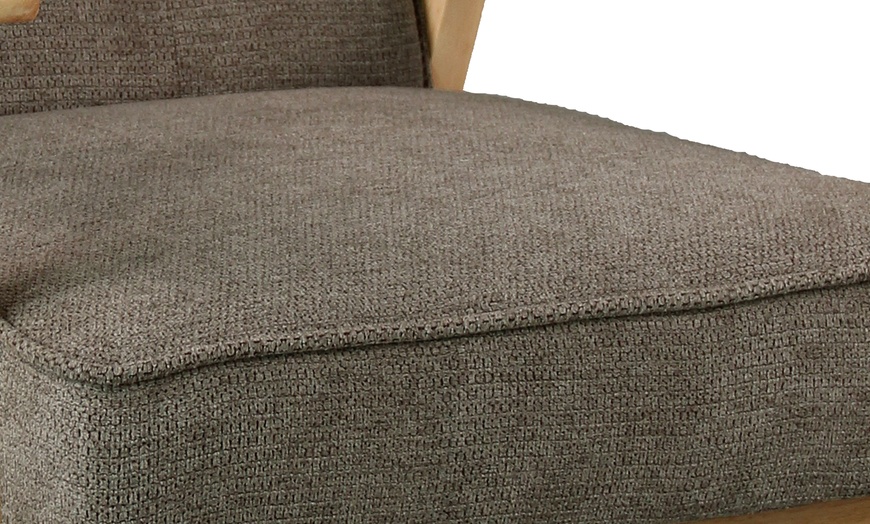 Image 18: Sillón con acolchado suave o de rizo y patas de madera, de Doosense