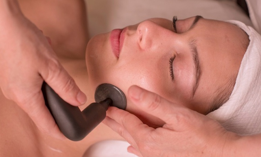 Image 1: 1 o 2 sesiones de 60 minutos de radiofrecuencia facial Indiba para 1