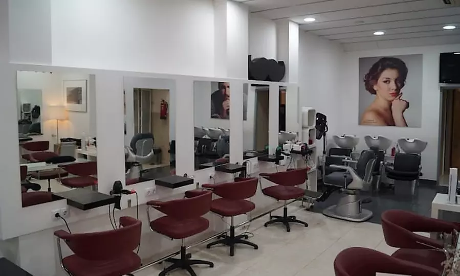 Corte de pelo con tinte o mechas y productos de marca