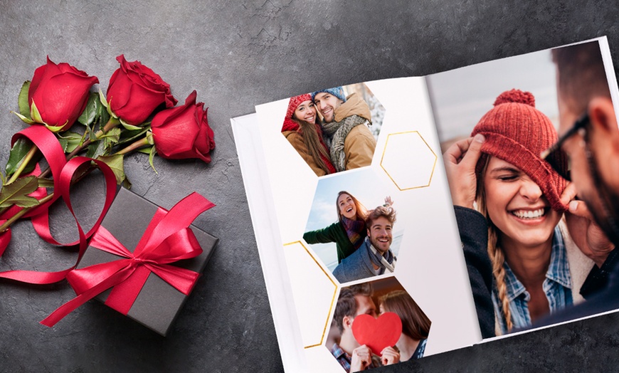 Image 2: Fotolibro A4 de Tapa Dura: Crea y Personaliza con Colorland