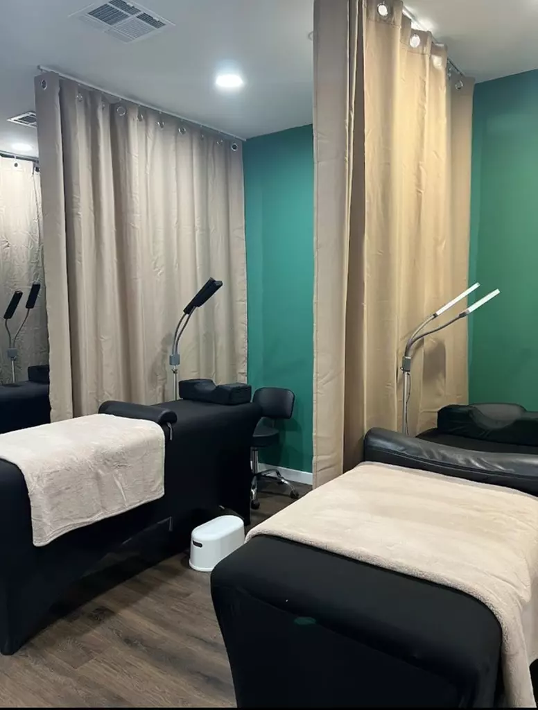 Anti-Aging Hydrating Vit-C Brightening Facial, Deep Pore Acne & More