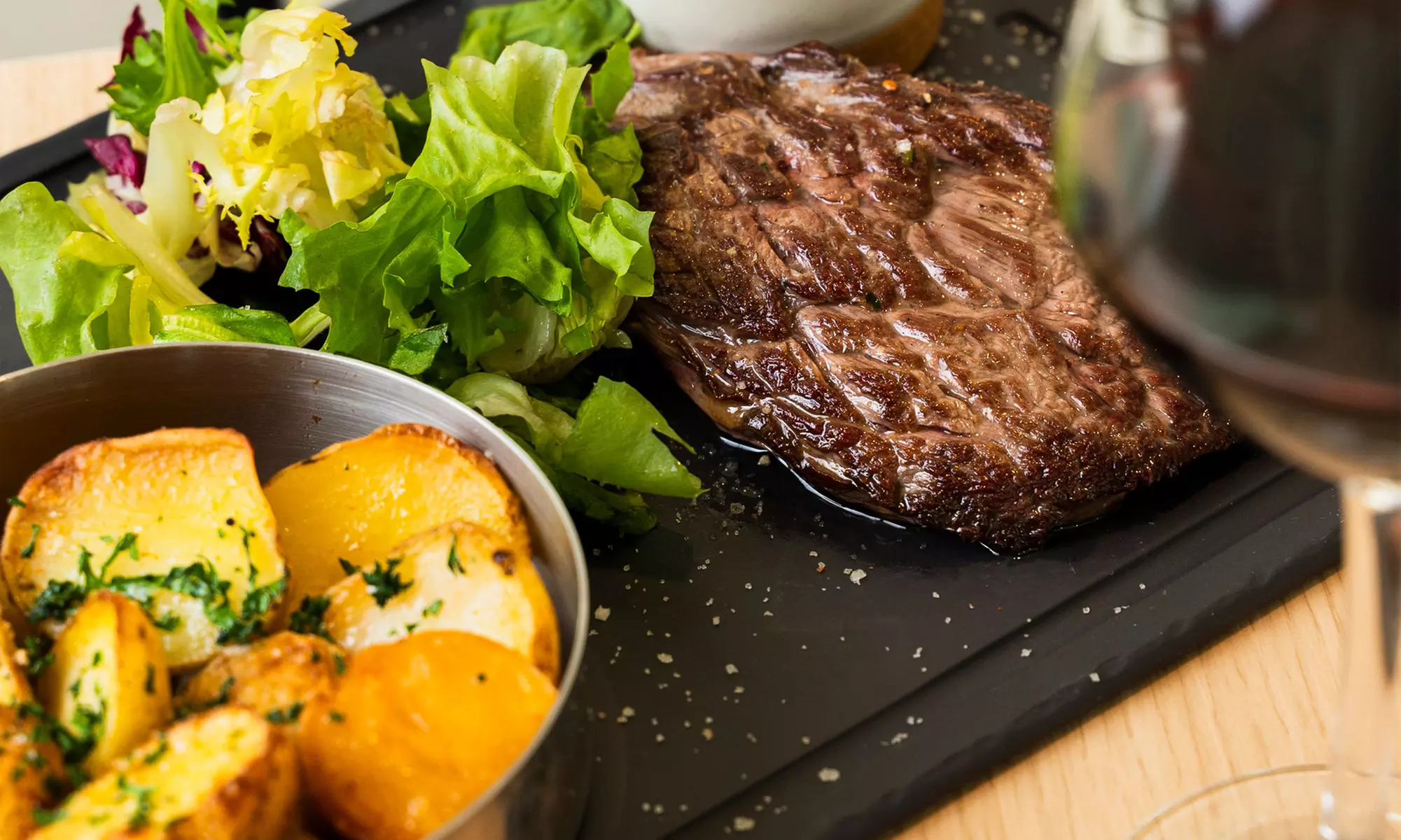 Entrées, plats et desserts au restaurant Maison Maulny