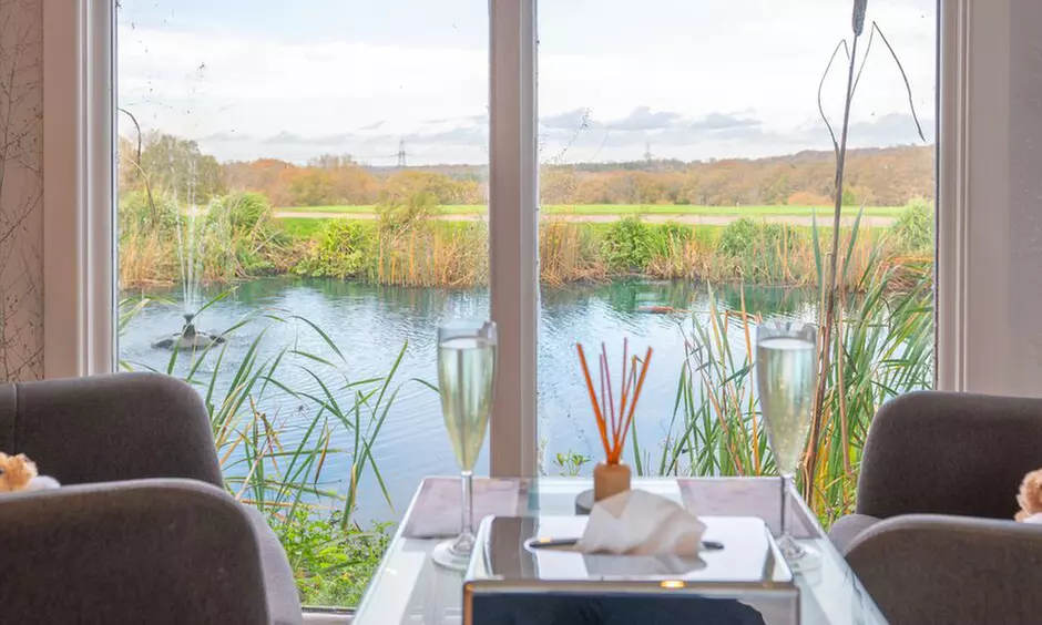 Spa Experience w/ Treatment, Prosecco & Robe & Slippers For 1 Or 2