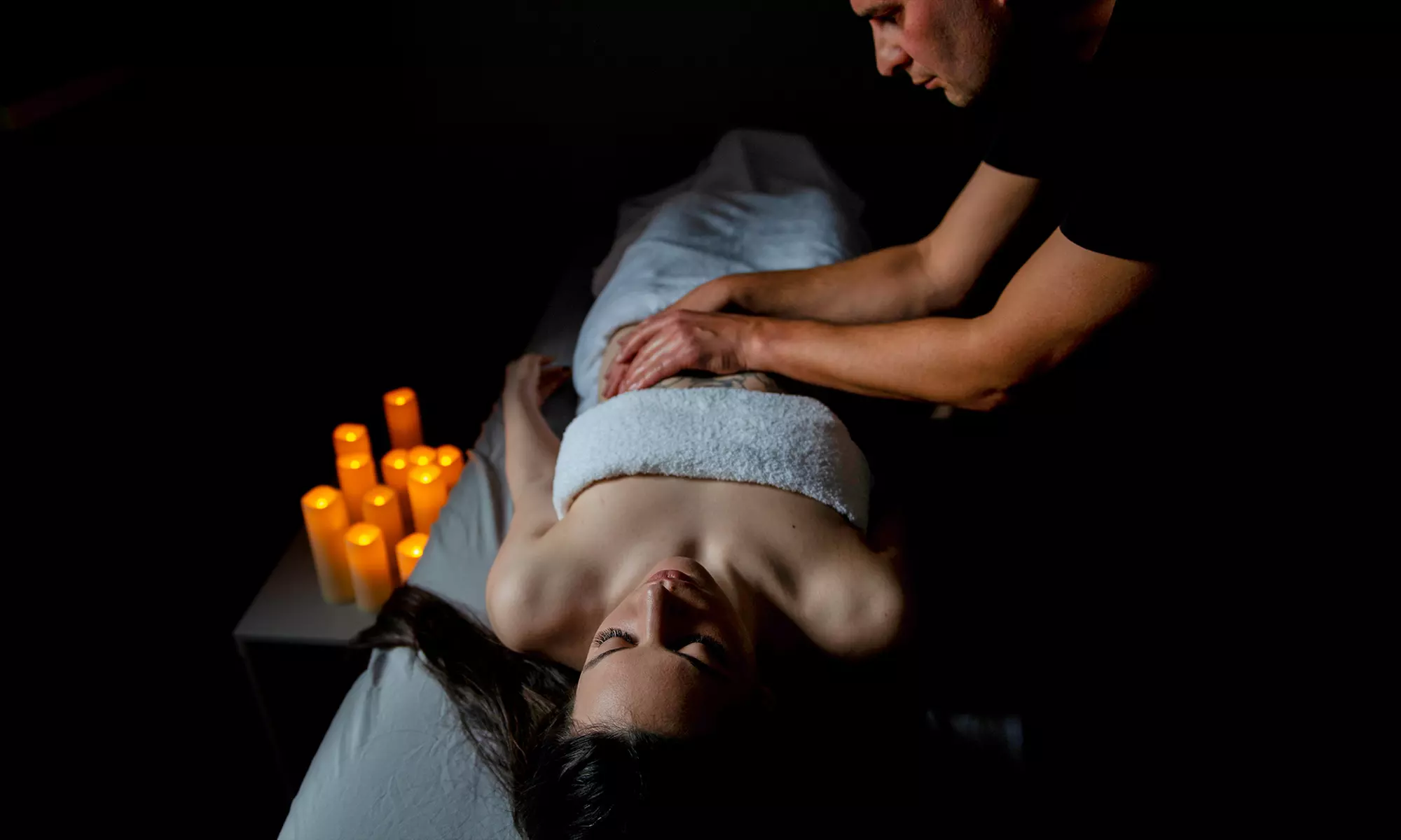 Odkryj harmonię dzięki masażowi Lomi Lomi Nui lub sesji przytulania w gabinecie Energetyczny Dotyk (do -60%) - Primary Image