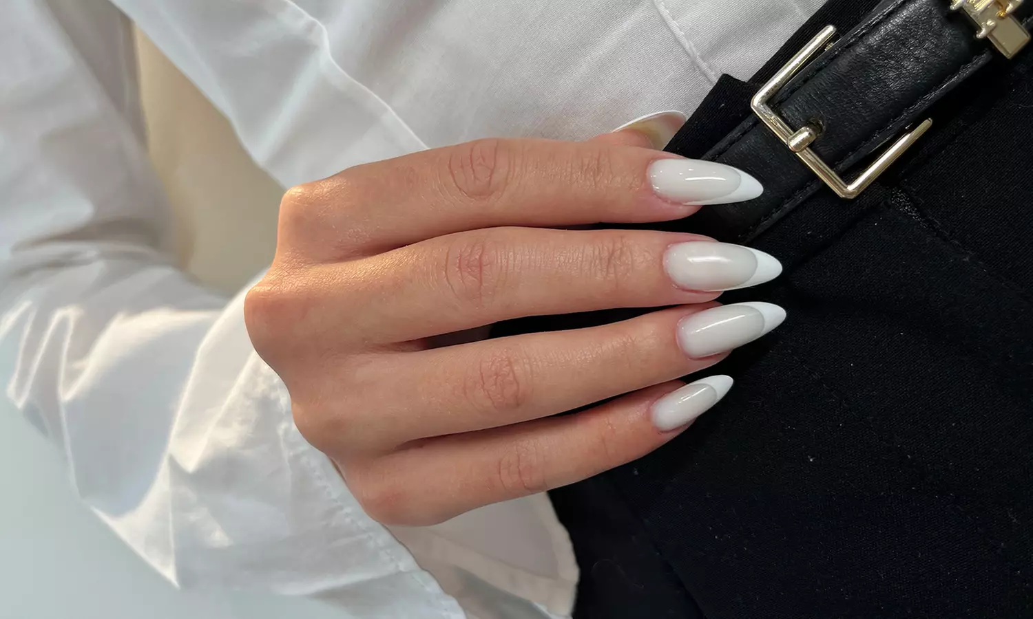 Manicure hybrydowy lub odnowa żelowa dla pięknych paznokci