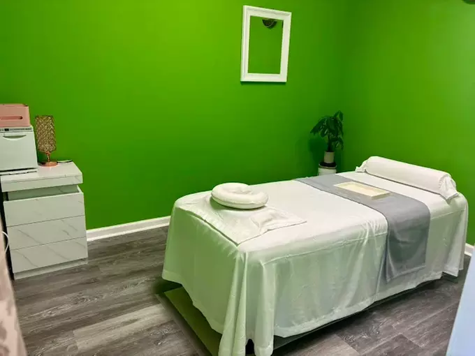 Deluxe Body Massage Single or Couples w/ Hot Stone Treatment