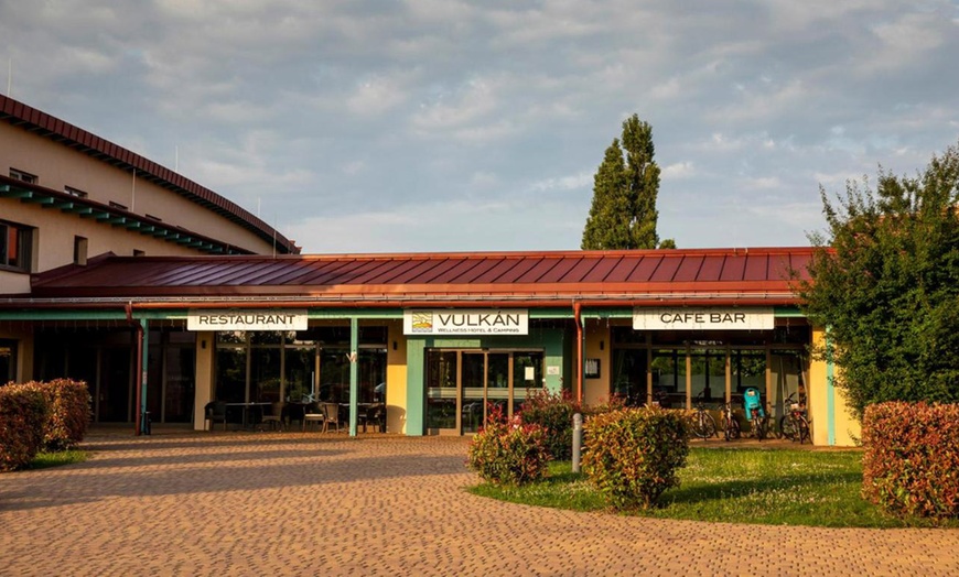 Image 10: Ungarn: 2-7 Nächte für Zwei mit Halbpension & Vulkan Therme