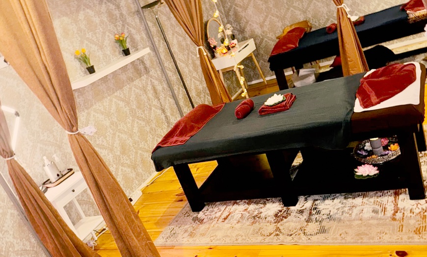 Image 5: Thaise massage of ontspanningsmassage mét hot stone van 45 minuten