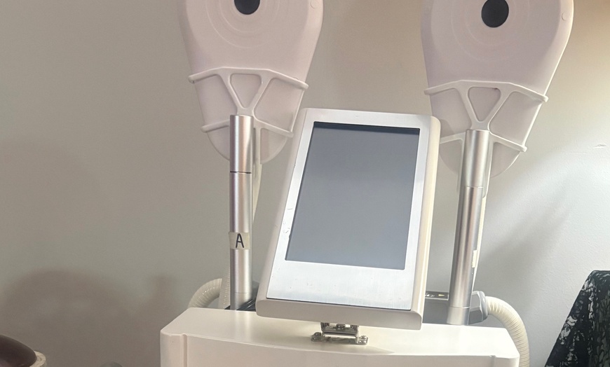Image 6: Body Sculpting with 2, 4, or 6 Cavitation & Cellulite Sessions 