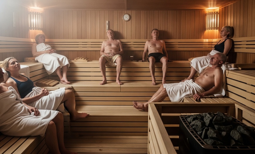 Image 1: Sauna inkl. Wasser-Massage-Liege