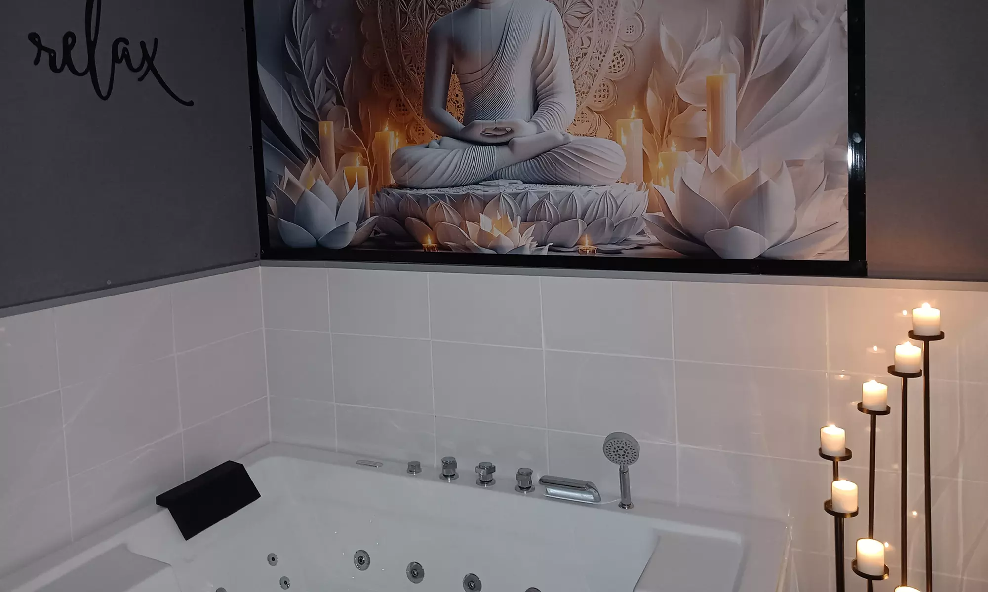 Masaje en pareja 60 minutos, jacuzzi 30 minutos, cava y bombones