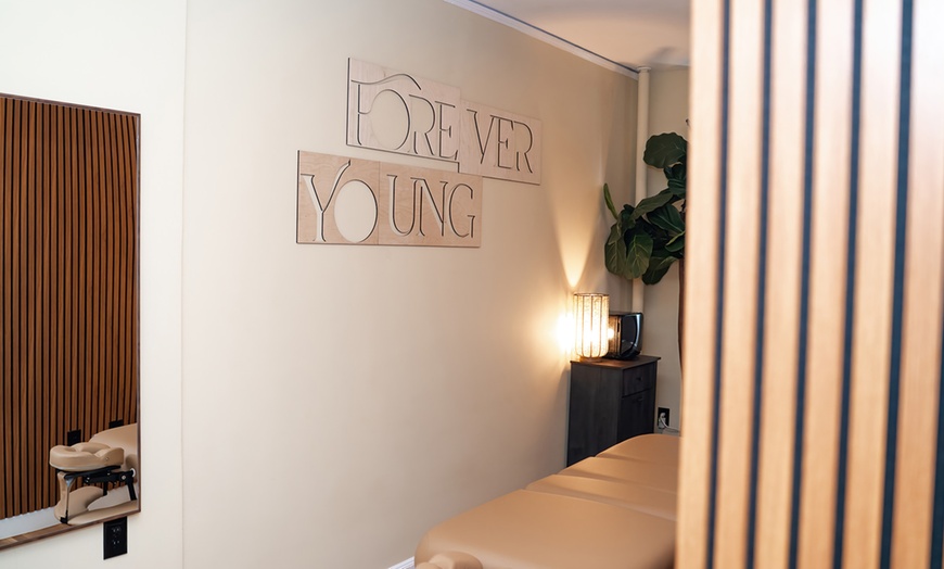 Image 4: 30 or 60 Min Aescape Robotic Massage, 60 Min Signature Massage & More