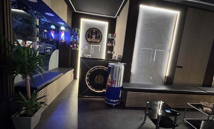 Image 5: Haarschnitt für alle Haarlängen optional mit Ansatzfarbe oder Strähnen