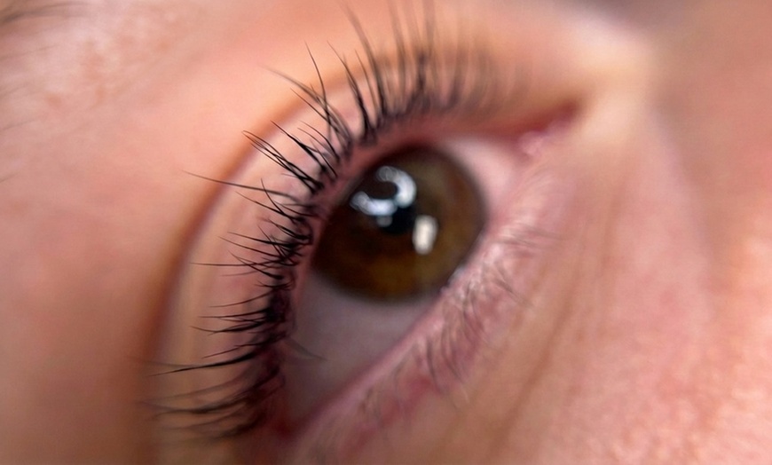 Image 2: Transform Your Look with Lash Lift + Tint