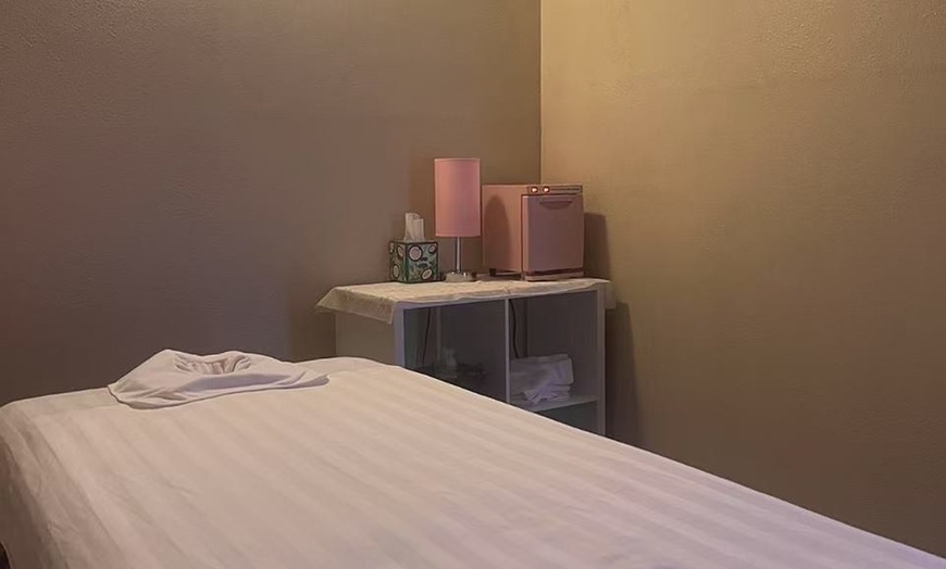 Image 2: Up to 44% Off on Couples Massage at Sunny Happy Massage
