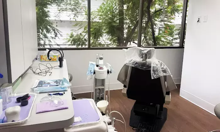Express Dental Offers One AirFlow Teeth Cleaning or ZOOM Whitening and Office Analysis - Up to 48% Off - Primary Image