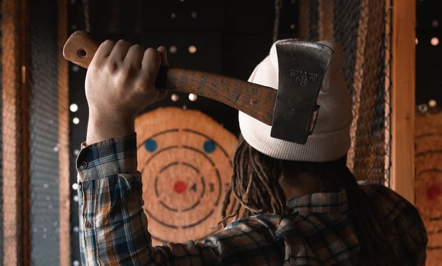 Image 2: Woodcutter: Axtwerfen auf Premiumniveau – purer Spaß mit der Axt