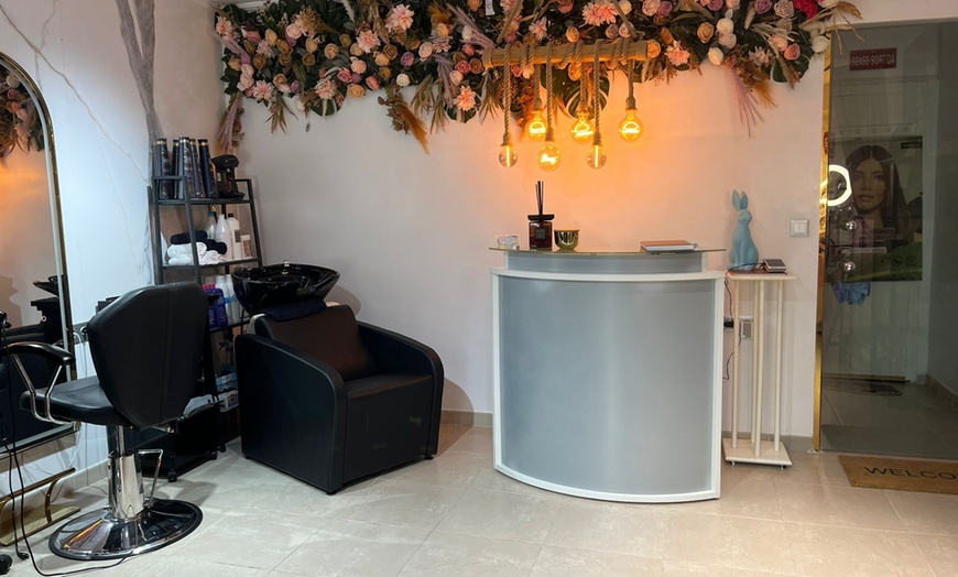 Image 5: Presume de cabello hidratado con alisado de keratina y corte de puntas