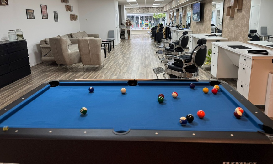 Image 2: Strakker dan je datingprofiel: behandeling naar keuze bij ROY Barber